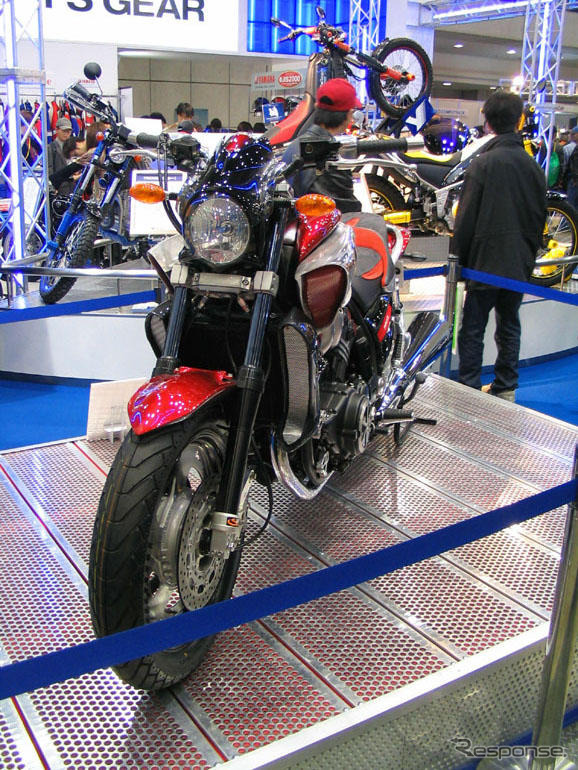 【東京モーターサイクルショー04】クラフトマンシップ全開!…過激な『V-MAX』