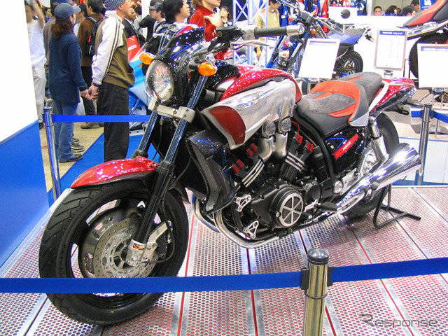 【東京モーターサイクルショー04】クラフトマンシップ全開!…過激な『V-MAX』