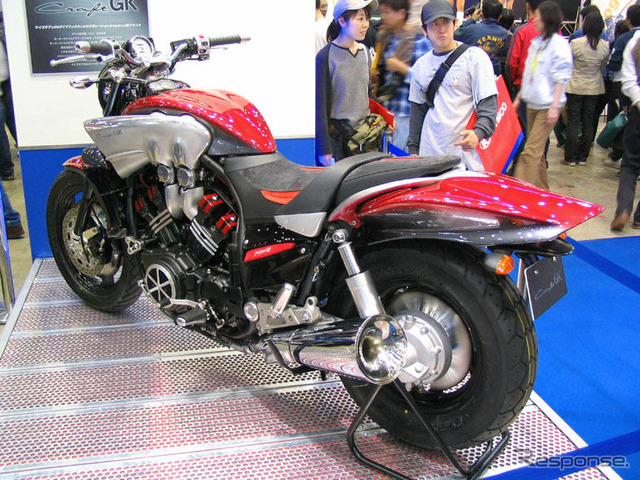 【東京モーターサイクルショー04】クラフトマンシップ全開!…過激な『V-MAX』