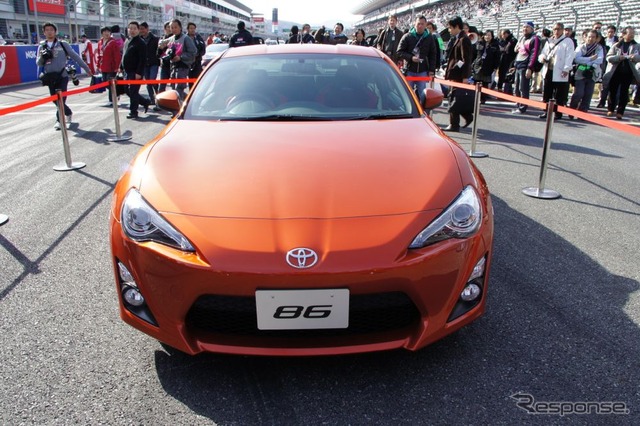 トヨタ、新型FRスポーツの車名は「86(ハチロク)」に決定