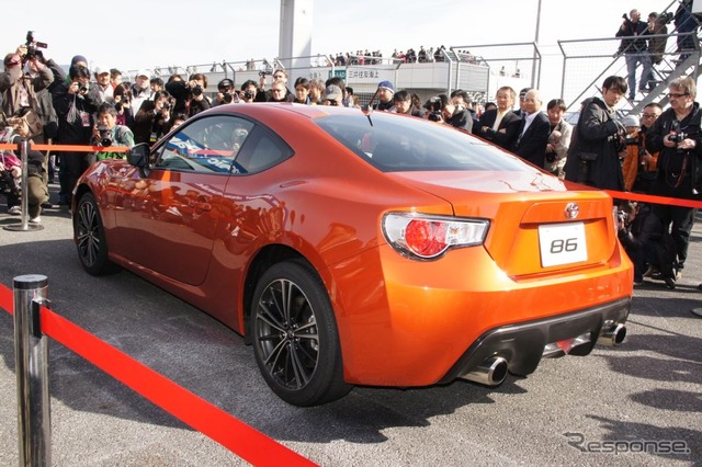 トヨタ、新型FRスポーツの車名は「86(ハチロク)」に決定
