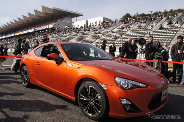 トヨタ、新型FRスポーツの車名は「86(ハチロク)」に決定