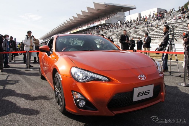 トヨタ、新型FRスポーツの車名は「86(ハチロク)」に決定