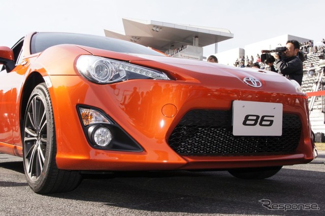 トヨタ、新型FRスポーツの車名は「86(ハチロク)」に決定