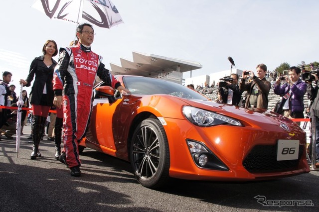 トヨタ、新型FRスポーツの車名は「86(ハチロク)」に決定