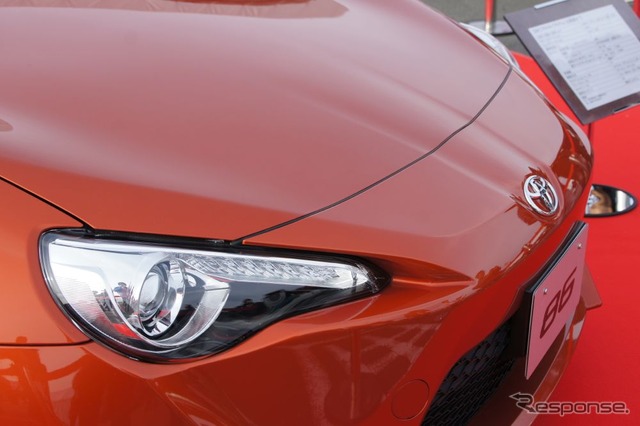 トヨタ、新型FRスポーツの車名は「86(ハチロク)」に決定