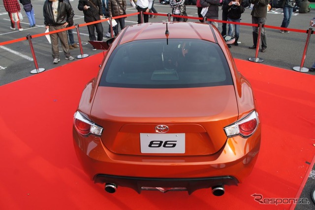 トヨタ、新型FRスポーツの車名は「86(ハチロク)」に決定