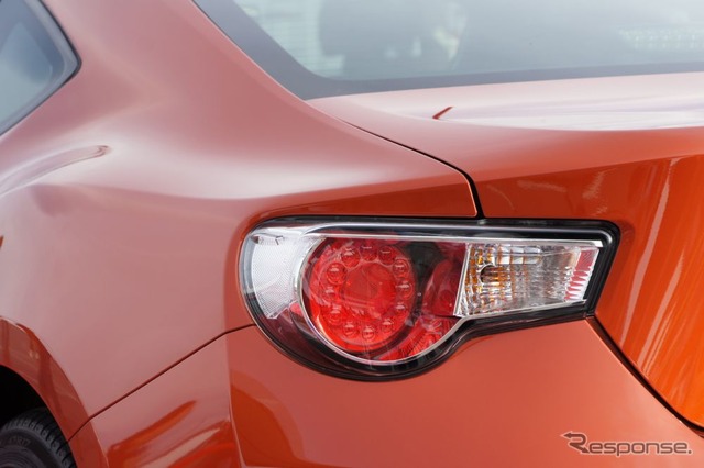 トヨタ、新型FRスポーツの車名は「86(ハチロク)」に決定