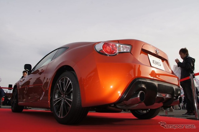 トヨタ、新型FRスポーツの車名は「86(ハチロク)」に決定