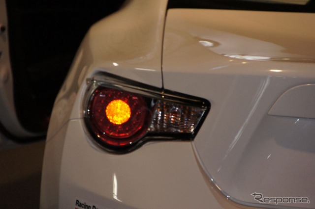 富士スピードウェイで先行公開されたトヨタ 86（ハチロク）、TDRは開発中の競技モデルを展示した。