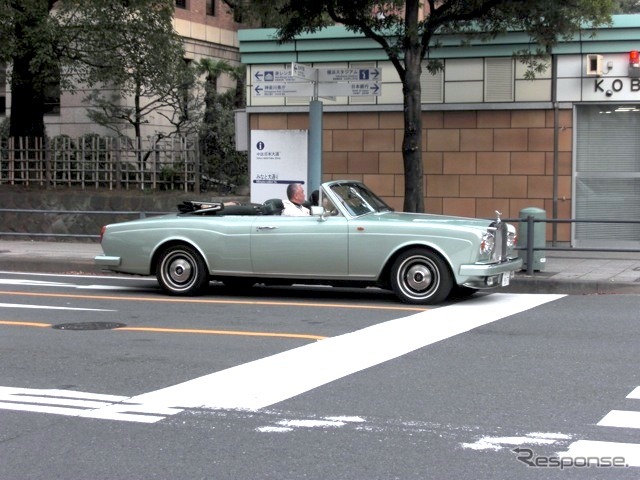 ロールスロイスが横浜をパレード