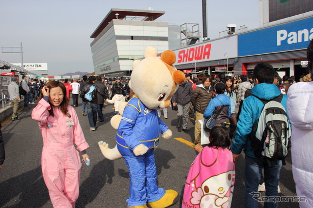 S耐もてぎ戦のピットウォーク。