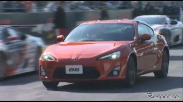 27日、富士スピードウェイでデビューを飾ったトヨタの新型FRスポーツカー、86（動画キャプチャー）