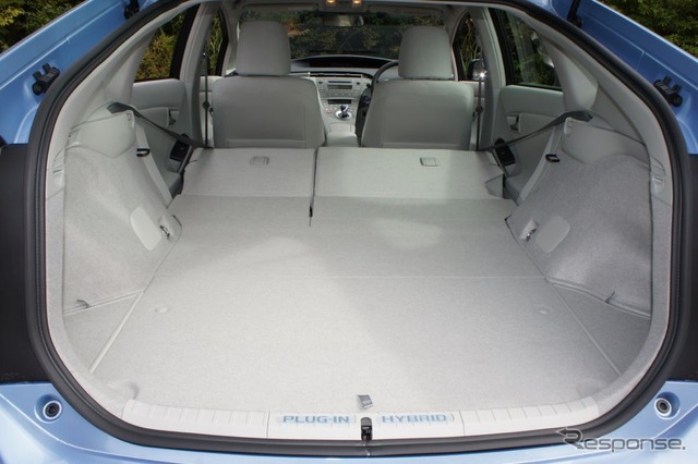 近距離ではEV、中・長距離ではHVと、2つの性格を持つプラグインハイブリッド車 プリウスPHV