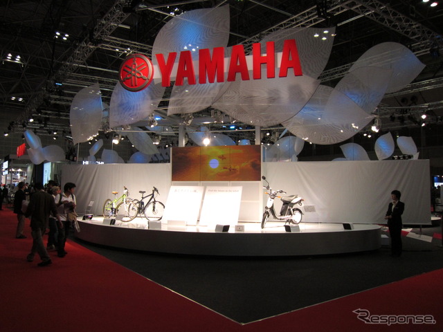 ヤマハブース入り口に置かれた電動モビリティ