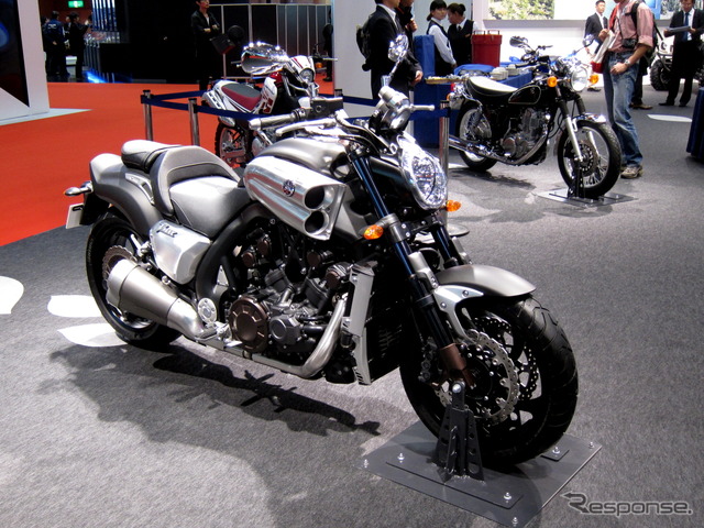 「VMAX」（手前）と「SR400」