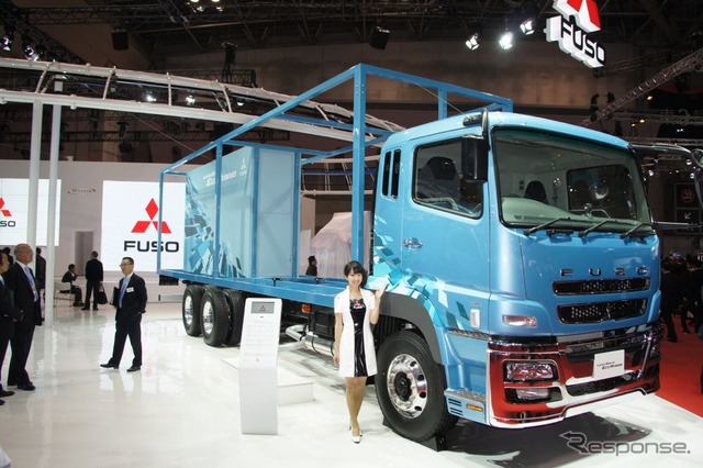東京モーターショー2011 三菱ふそうブース