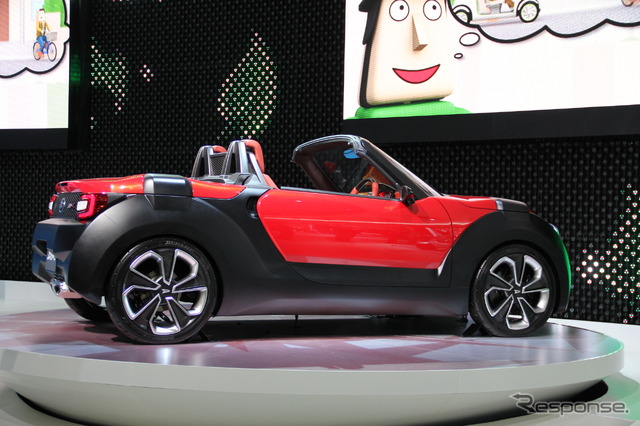 樹脂ボディを積極採用したダイハツ『D-X』(東京モーターショー11)