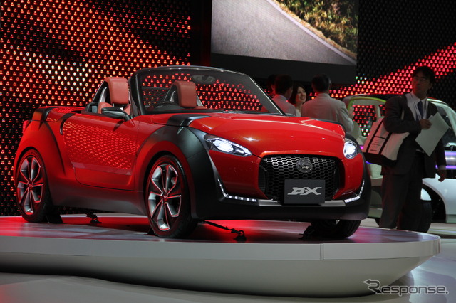 樹脂ボディを積極採用したダイハツ『D-X』(東京モーターショー11)
