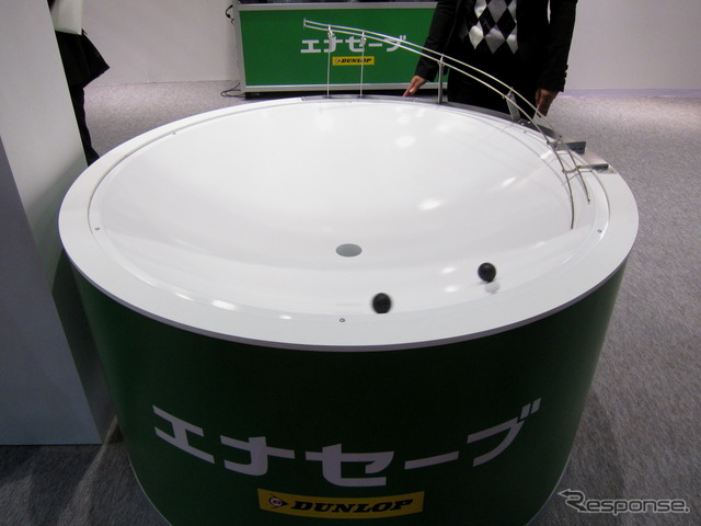 「エナセーブ」の転がり抵抗の少なさを確認できるデモンストレーション