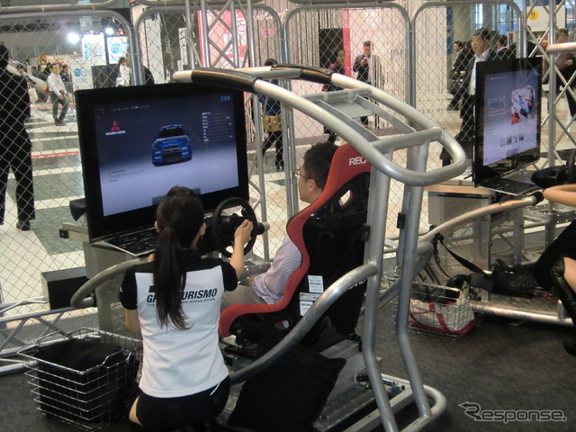 GRAN TURISMO 5の体験コーナー。