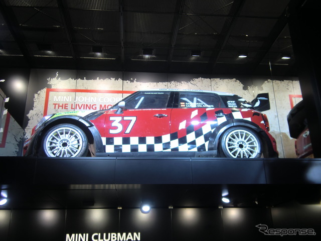 今季からWRC参戦を開始したMINIのブース。No.37はダニ・ソルドのマシン。