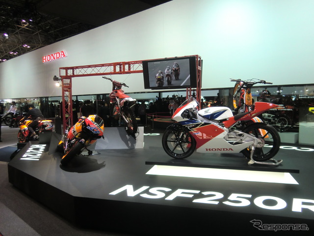 ホンダのブースの2輪関連展示。