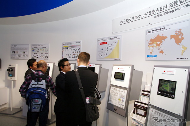 【東京モーターショー11】点ではない“線のナビ”で価値を創造…アイシンAW