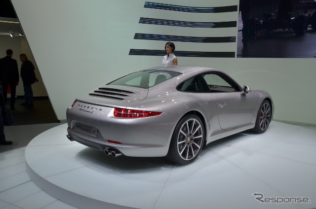 ブースのメインは新型911。テールライトのデザインが特徴