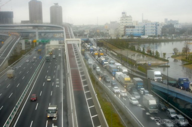 東京モーターショー2011、一般公開初日の来場者数が10万人を超えた