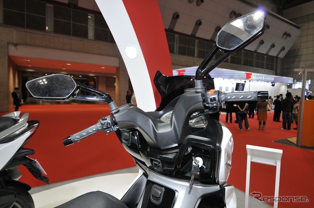 KYMCO K-XCT 300i(東京モーターショー11)