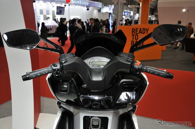 KYMCO K-XCT 300i（東京モーターショー11）