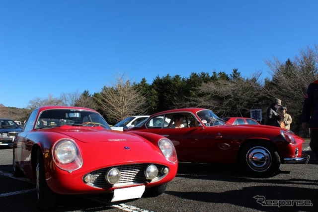 OSCA1600GT(左)とランチア・フラミニアザガートが並ぶ