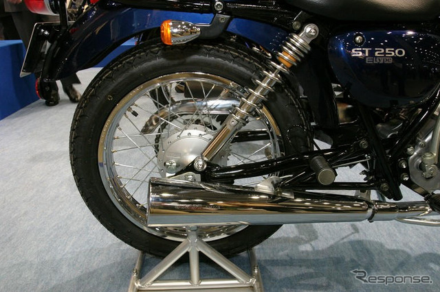 【東京モーターサイクルショー04】写真蔵…スズキブース編