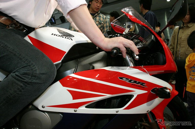 【東京モーターサイクルショー04】写真蔵…ホンダブース編