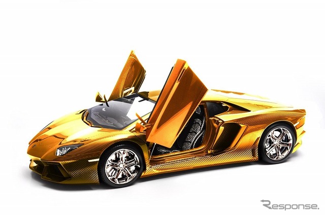 ランボルギーニ アヴェンタドールLP700-4の純金スケールモデル