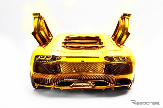 ランボルギーニ アヴェンタドールLP700-4の純金スケールモデル