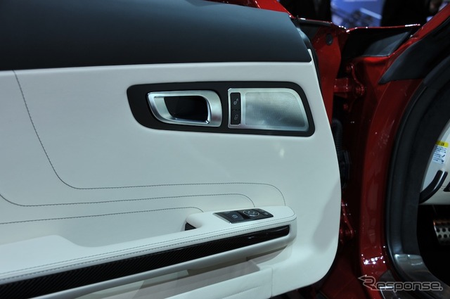 メルセデスベンツ SLS AMG ロードスター (東京モーターショー11)