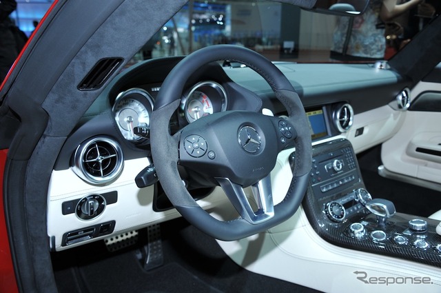 メルセデスベンツ SLS AMG ロードスター (東京モーターショー11)