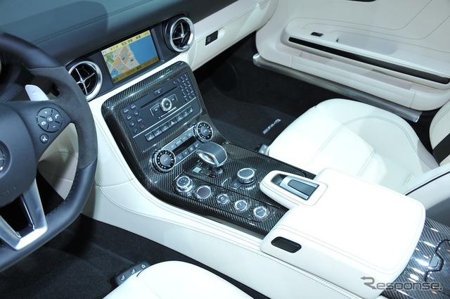 メルセデスベンツ SLS AMG ロードスター (東京モーターショー11)