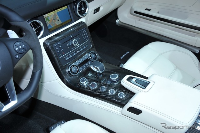 メルセデスベンツ SLS AMG ロードスター (東京モーターショー11)