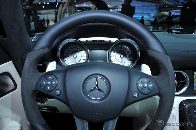 メルセデスベンツ SLS AMG ロードスター (東京モーターショー11)