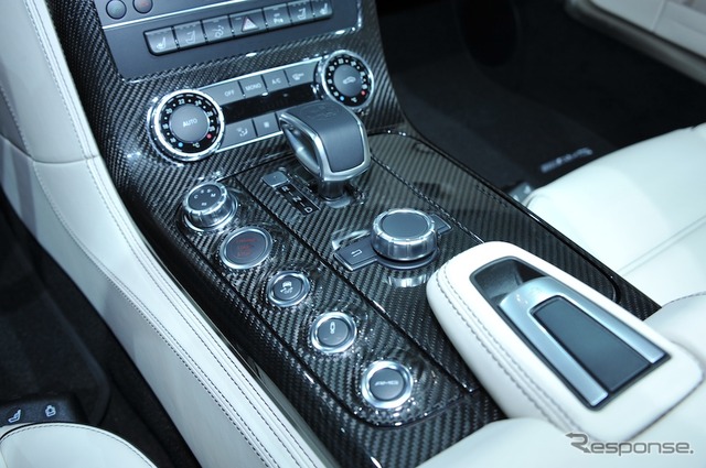 メルセデスベンツ SLS AMG ロードスター (東京モーターショー11)