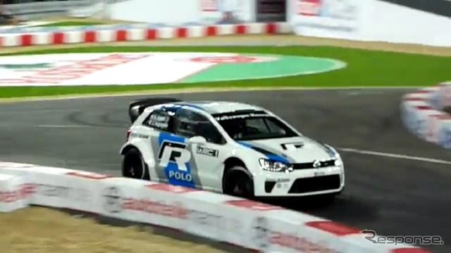 ドイツで開催された「レース・オブ・チャンピオンズ」(ROC)で、フォルクスワーゲンのWRCワークスドライバーで今年のROCを制したセバスチャン・オジェ選手がポロR WRCをデモ走行(動画キャプチャー)
