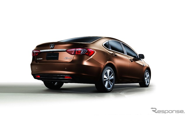 台湾の裕隆汽車の高級車ブランド、LUXGEN初の4ドアセダン、LUXGEN 5