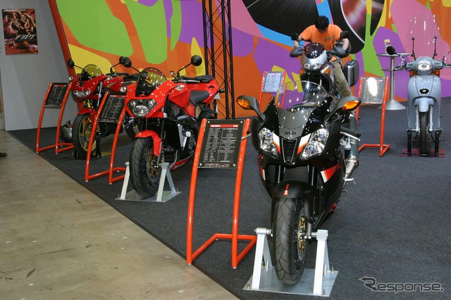 【東京モーターサイクルショー04】写真蔵…アプリリア編