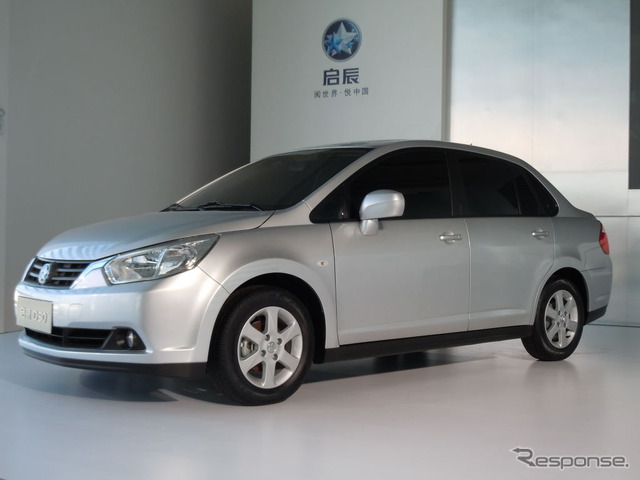 東風日産・ヴェヌーシア「D50」