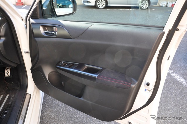 スバル インプレッサ WRX STI 4ドア