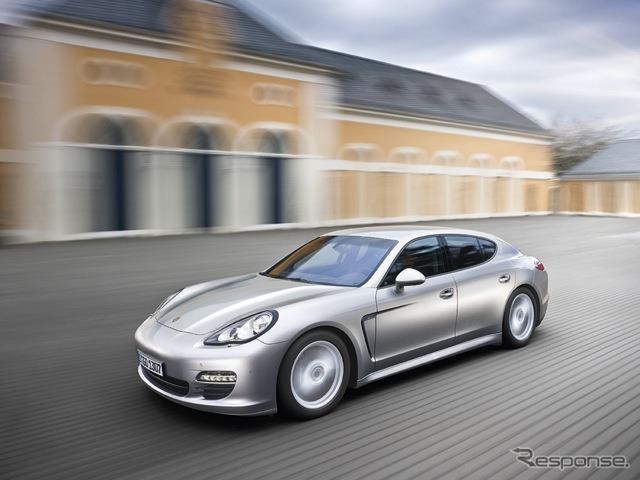 最も醜い車2012(フォーブス):ポルシェ・パナメーラ。写真は欧州仕様。