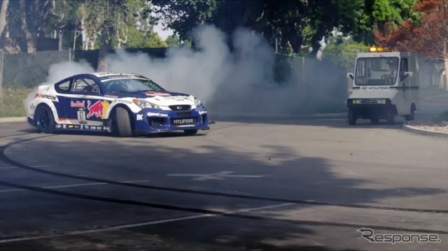 ヒュンダイ ジェネシスクーペのレーサーによるドリフト走行(動画キャプチャー)